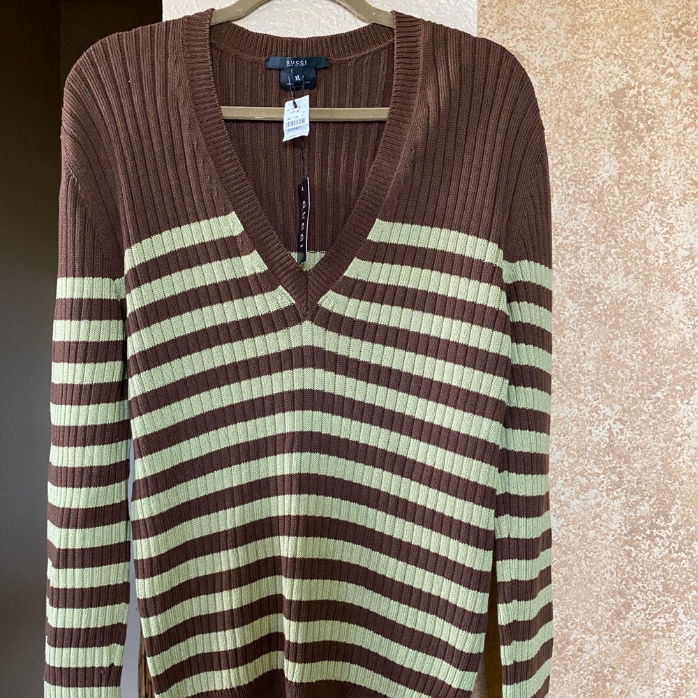 Men Gucci Vneck sweater size XL